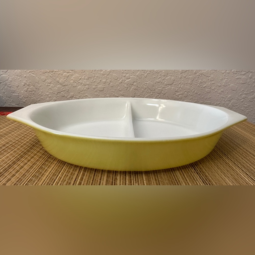Pyrex Yellow 1 Quart Oval Divided Casserole Split Dish Vintage